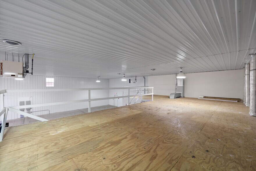 More Photos Of 1799 Alpine Dr, Clarksville Warehouse For Lease