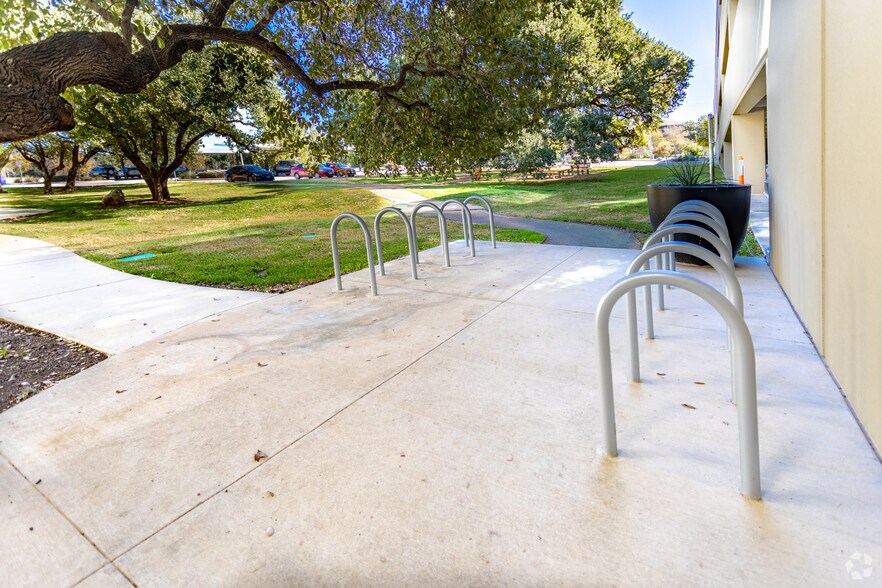 More Photos Of 19026 Ridgewood Pky, San Antonio Office For Lease