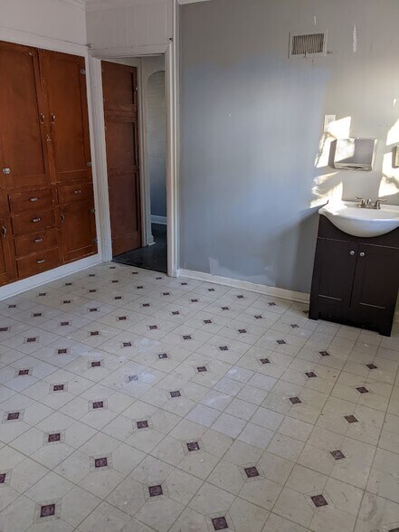 More Photos Of 5909 N Dixie Dr, Dayton Office For Lease