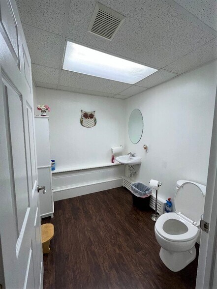 More Photos Of 366 Herbertsville Rd, Brick Medical For Lease