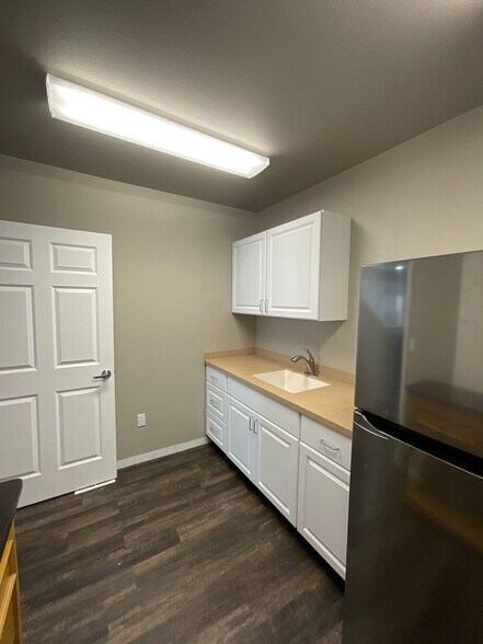 More Photos Of 152 Stage St N, Tenino Warehouse For Lease