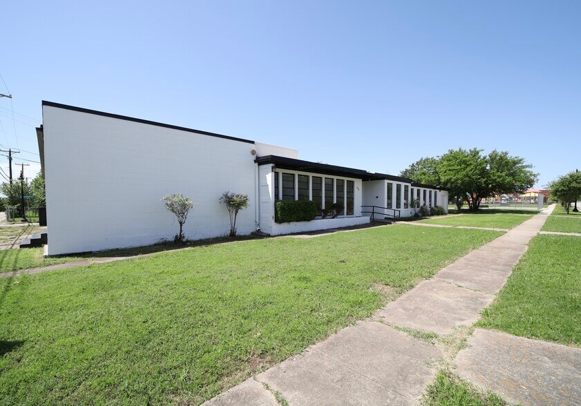 More Photos Of 970 E Humbolt St, Fort Worth Medical For Sale