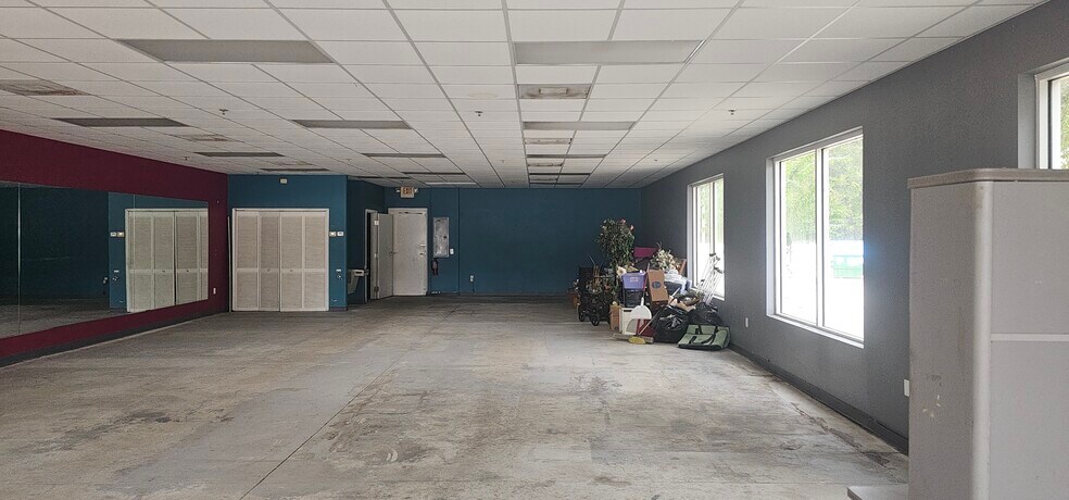 More Photos Of 2405 E Graves Ave, Orange City Unknown For Lease