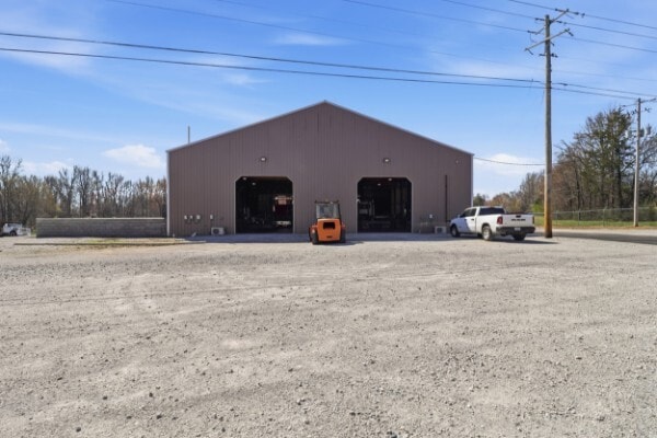 More Photos Of 1018 Abiff Rd, Bon Aqua Service For Sale