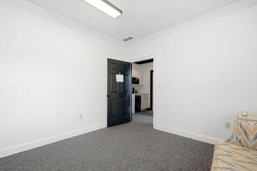 More Photos Of 234-242 Creekstone Rdg, Woodstock Office For Sale