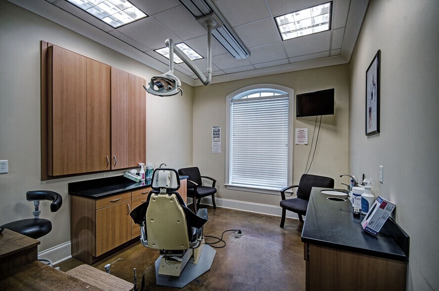 More Photos Of 1237 Highway 35, Forest Medical For Sale