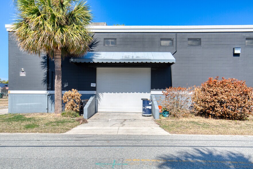 More Photos Of 566 Ballough Rd, Daytona Beach Warehouse For Lease