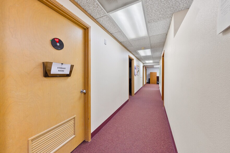 More Photos Of 700 NW Dimmick St, Grants Pass Specialty For Sale