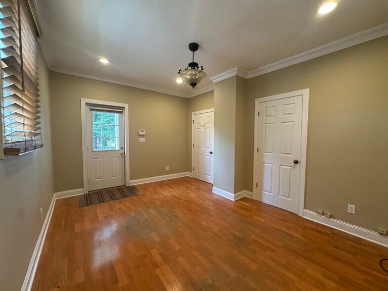 More Photos Of 198 Orange Ave, Suffern Office For Lease