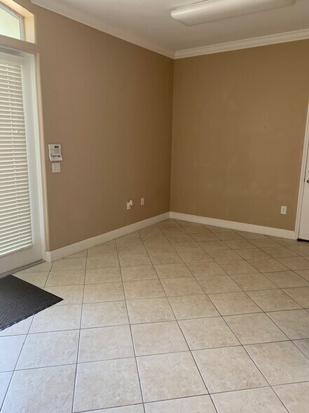 More Photos Of 262-264 Crystal Grove Blvd, Lutz Medical For Lease