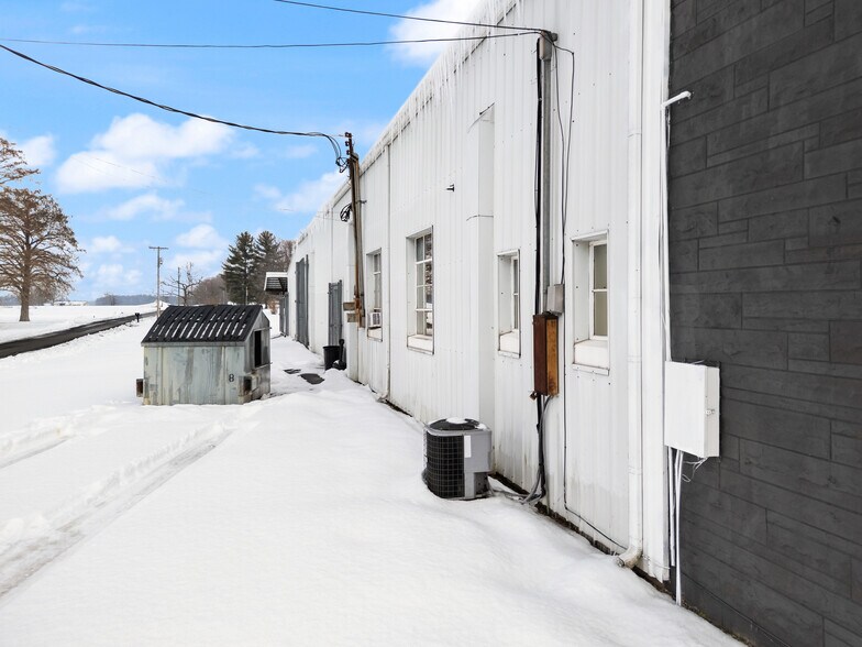 More Photos Of 677 S Cardinal Ln, Scottsburg Industrial For Sale