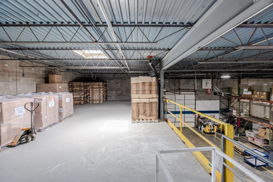 More Photos Of 70 Cleveland Ave, Bay Shore Warehouse For Sale