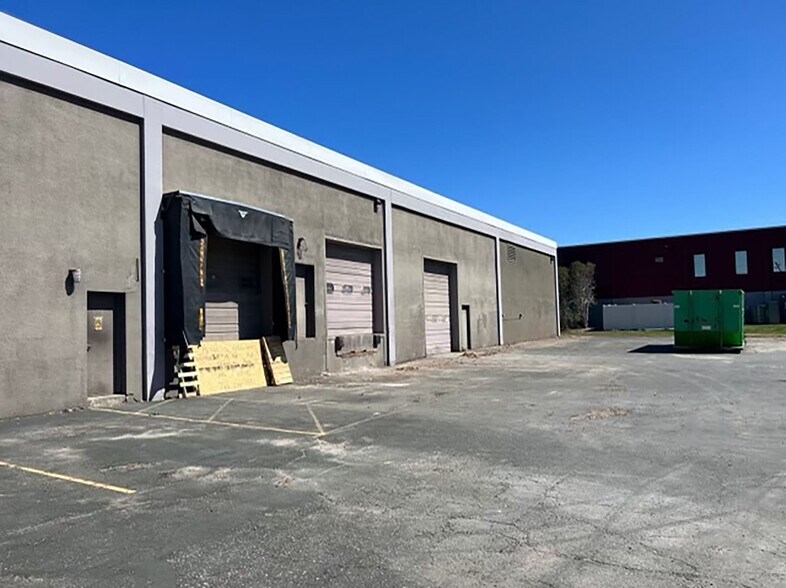 More Photos Of 1250 N Zane Ave, Golden Valley Manufacturing For Sale