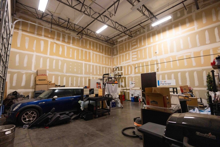 More Photos Of 2222 W Parkside Ln, Phoenix Light Manufacturing For Sale