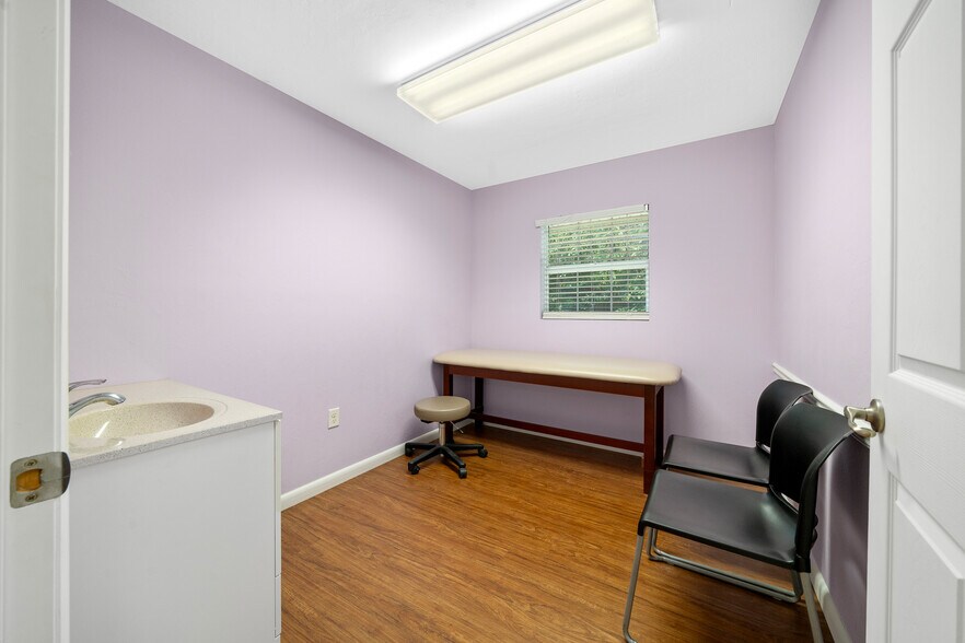 More Photos Of 1415 NW 23rd Ave, Chiefland Medical For Sale