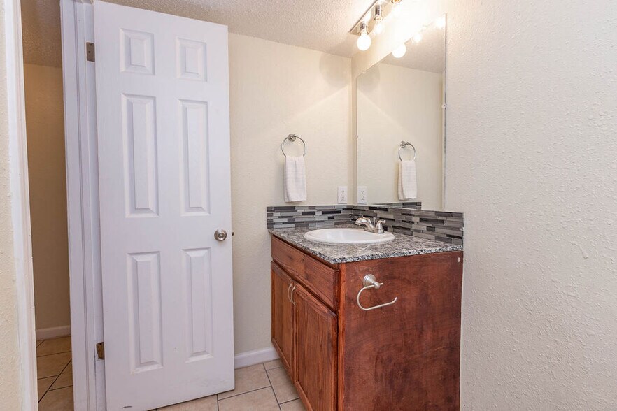 More Photos Of 7404 Lyrewood Ln, Oklahoma City Apartments For Sale