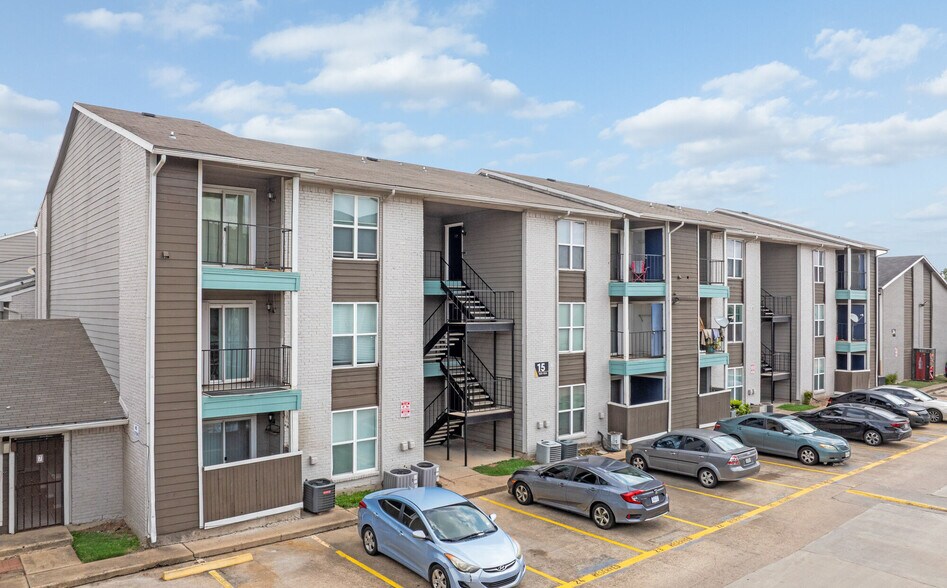 More Photos Of 8600 S Course Dr, Houston Apartments For Sale