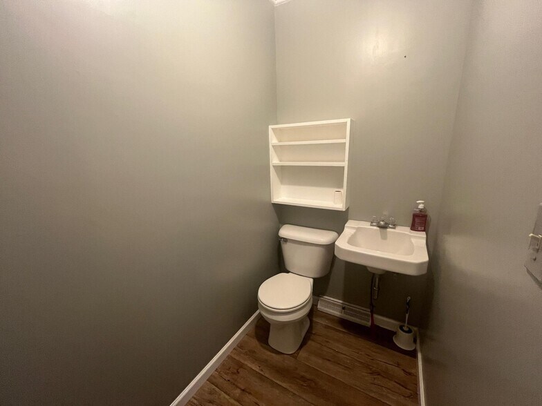 More Photos Of 407 N Main St, Valentine Loft Creative Space For Sale