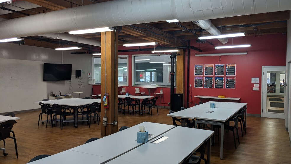 More Photos Of 910 W Van Buren St, Chicago Loft Creative Space For Lease