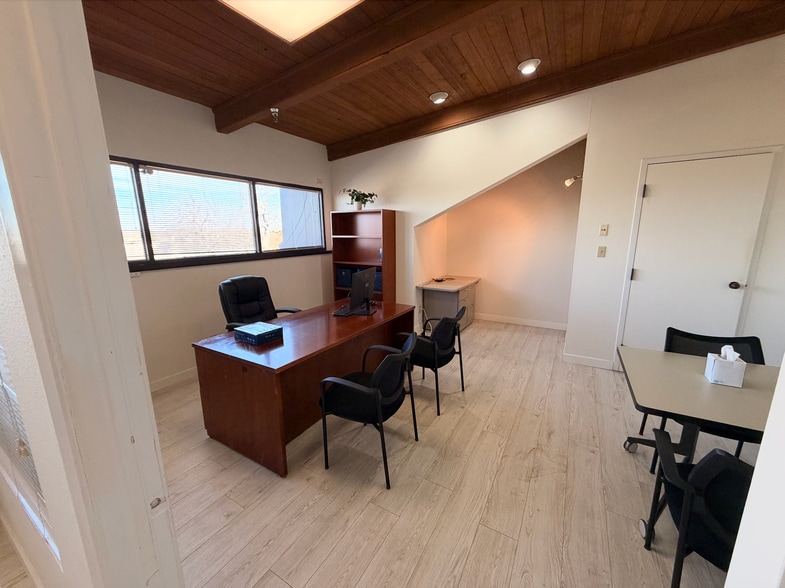 More Photos Of 3901 Airport Fwy, Bedford Office For Lease