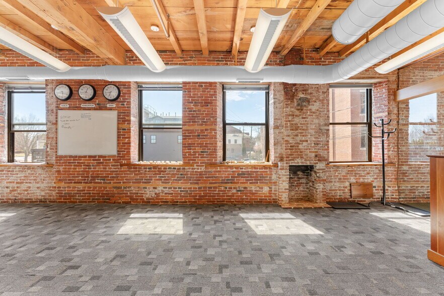 More Photos Of 40R Merrimac St, Newburyport Loft Creative Space For Lease