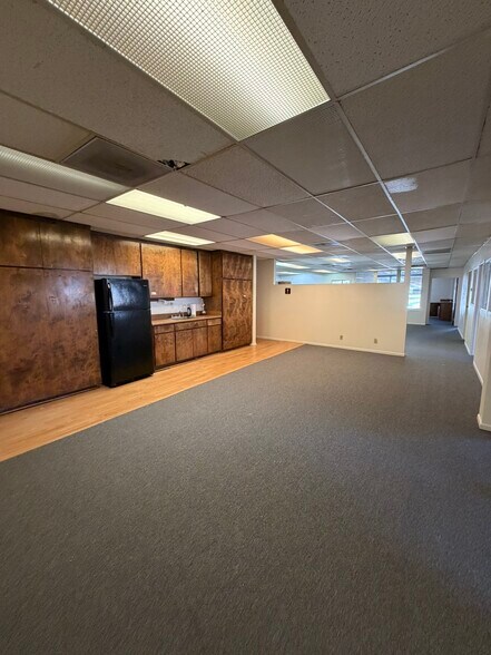 More Photos Of 7931 Deering Ave, Canoga Park Service For Sale