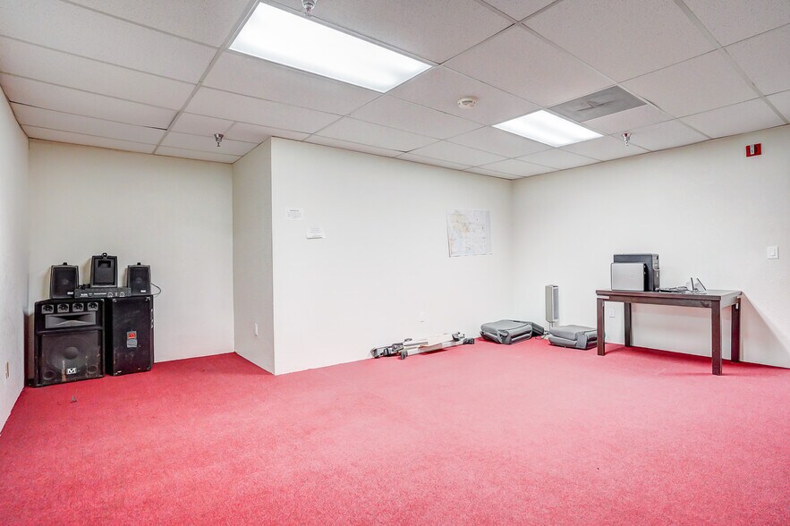 More Photos Of 950 S Central Ave, Compton Schools For Sale