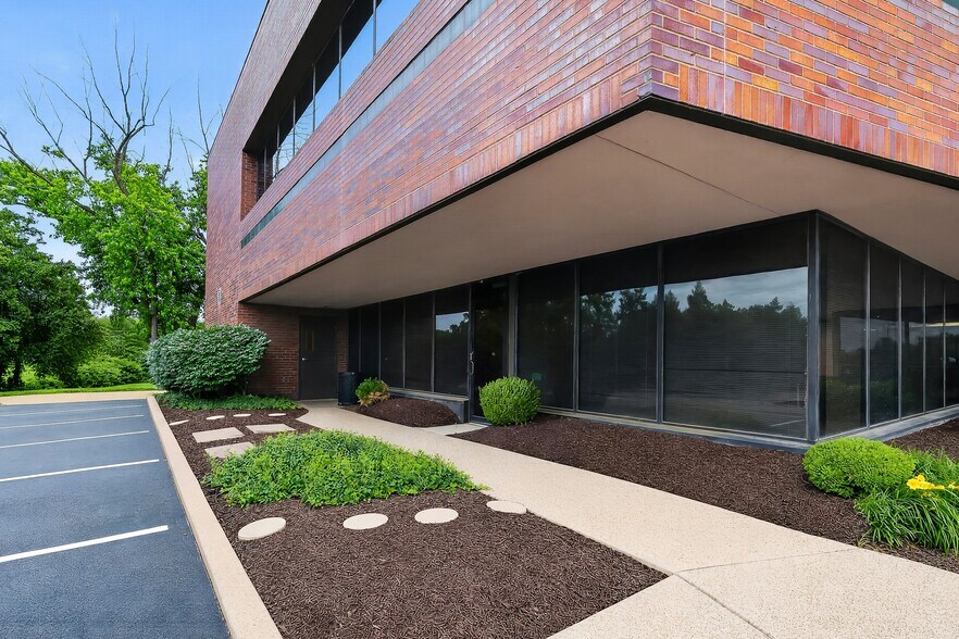 More Photos Of 8888 Ladue Rd, Ladue Medical For Lease