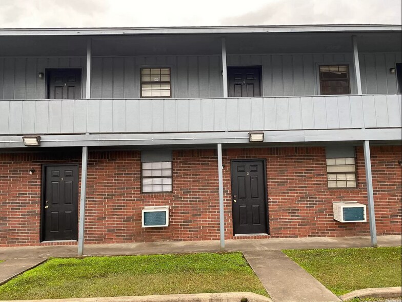 More Photos Of 2123 S Blake St, Pine Bluff Apartments For Sale