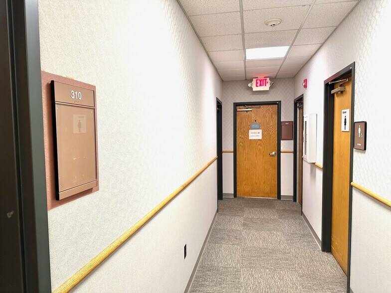 More Photos Of 901 Lincolnway, La Porte Medical For Sale