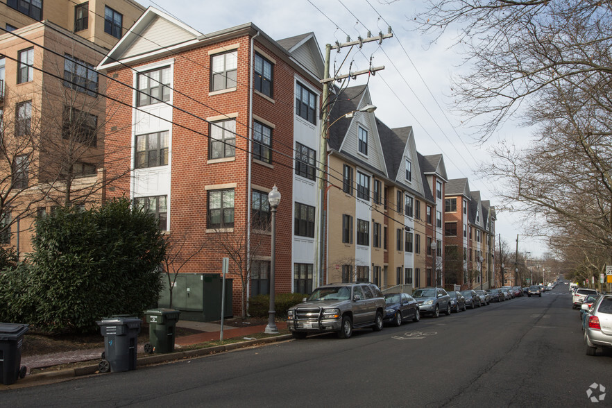 Primary Photo Of 431 Park Ave, Falls Church Medical For Sale