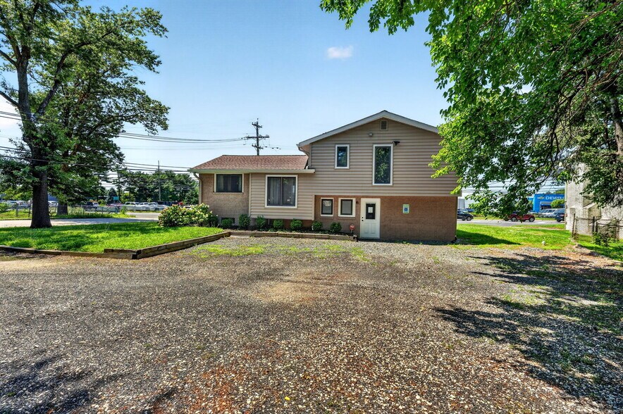 More Photos Of 79 S Maple Ave, Marlton Office For Sale