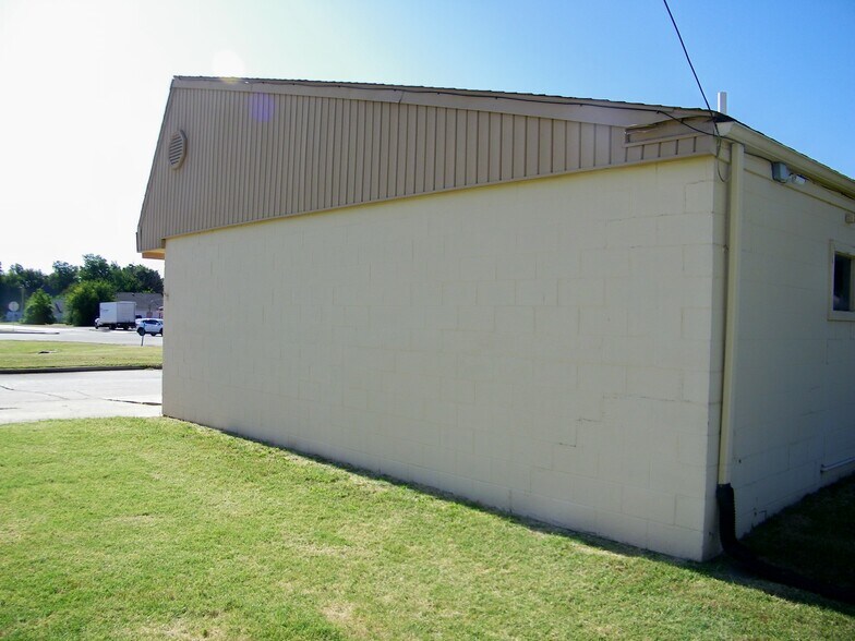 More Photos Of 604 N Van Buren St, Enid Freestanding For Sale