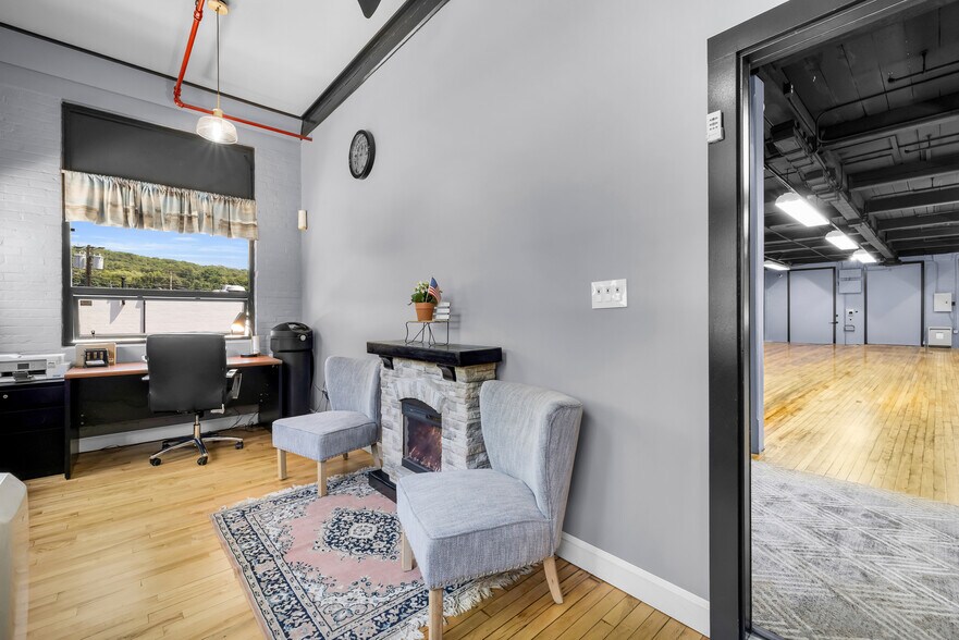 More Photos Of 300 Riverside Ave, Bristol Manufacturing For Sale