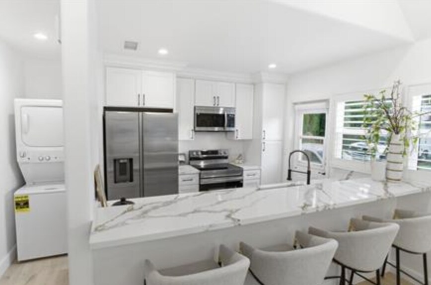 More Photos Of 900 Brier Ln, Glendale Apartments For Sale