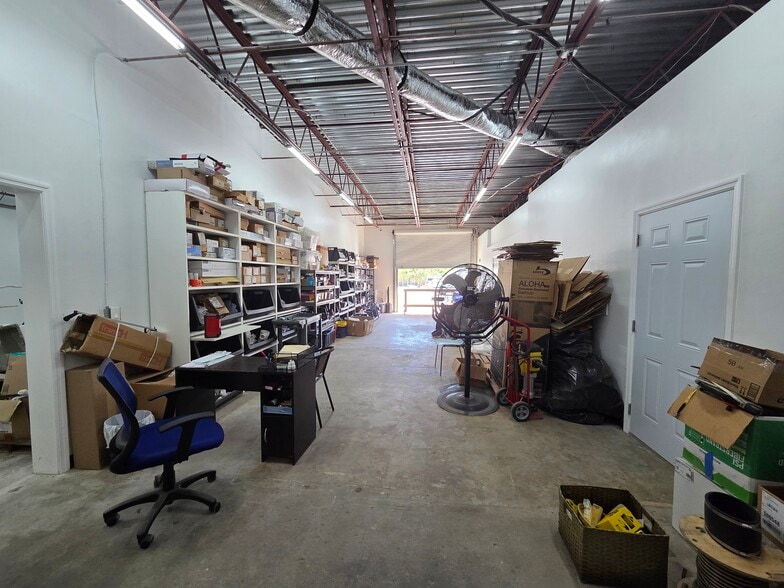 More Photos Of 16051 Oneal Dr, North Fort Myers Showroom For Lease