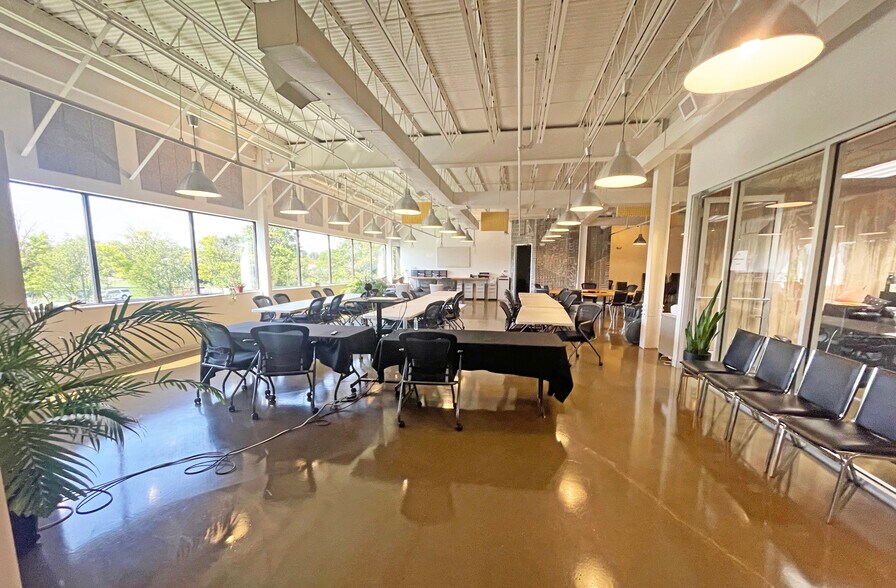 More Photos Of 950 Stephenson Hwy, Troy Loft Creative Space For Lease