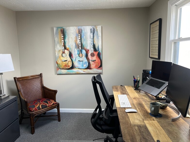 More Photos Of 770 Dobbs Rd, Woodstock Showroom For Sale