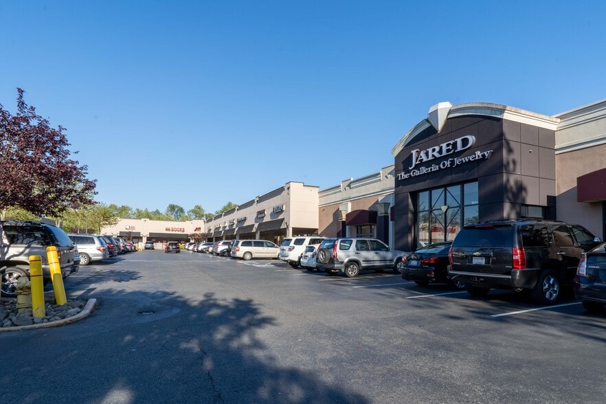 More Photos Of 16600-16890 Southcenter Pky, Tukwila Unknown For Lease