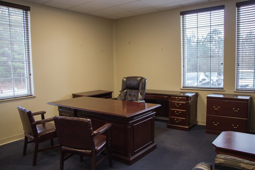 More Photos Of 500 Plantation Park Dr, Loganville Office For Lease