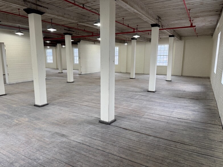 More Photos Of 30 Clark St, East Hartford Warehouse For Lease