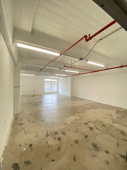 More Photos Of 901 E 31st St, Los Angeles Manufacturing For Lease