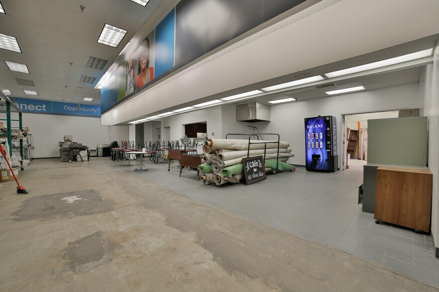 More Photos Of 9408 Apison Pike, Ooltewah Storefront For Lease