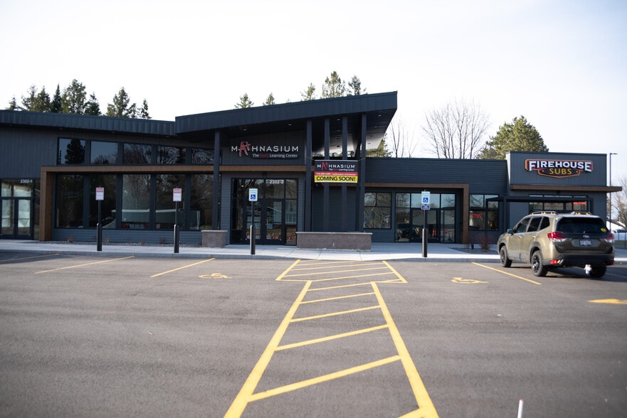 More Photos Of 2300 Schofield Ave, Weston General Retail For Lease