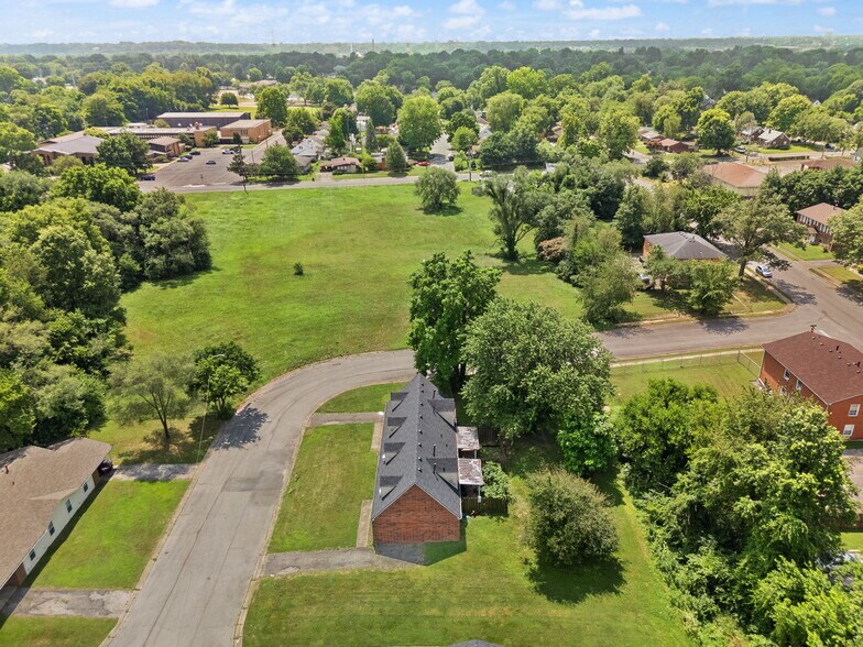 More Photos Of 815-817 Lancelot ct, Jeffersonville Multifamily For Sale