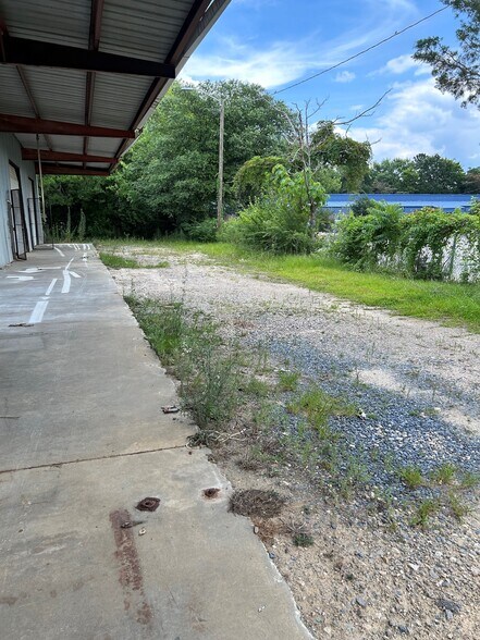 More Photos Of 1116 Ireland Drive Dr, Fayetteville Warehouse For Lease
