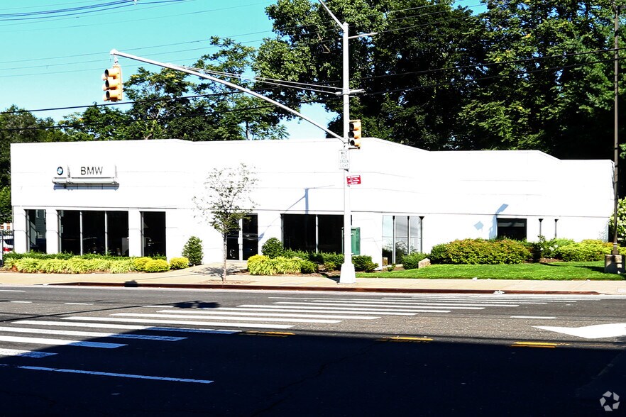 More Photos Of 24721 Northern Blvd, Little Neck Auto Dealership For Lease