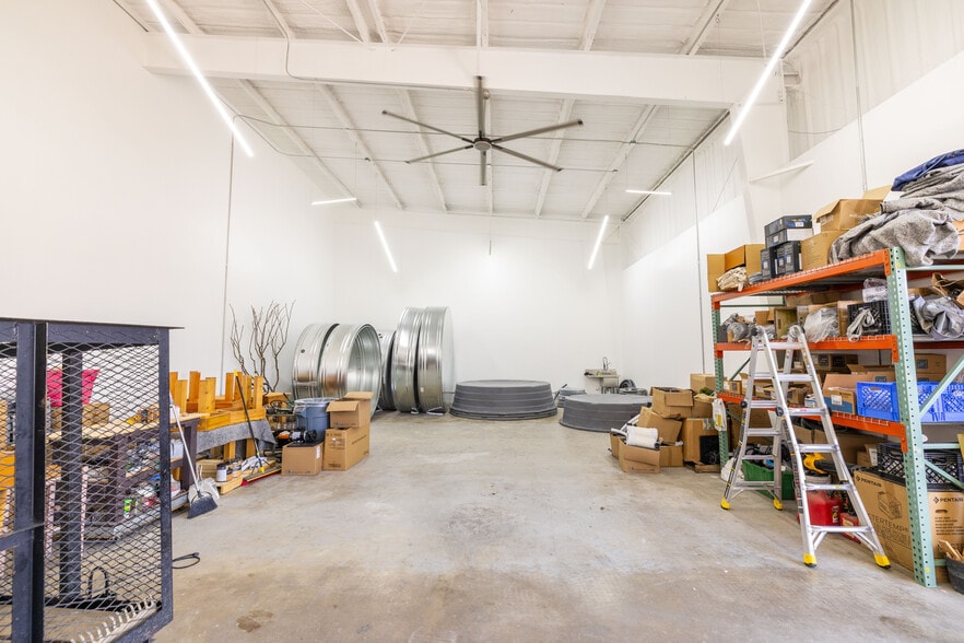 More Photos Of 3915 McKinney St, Houston Light Distribution For Lease