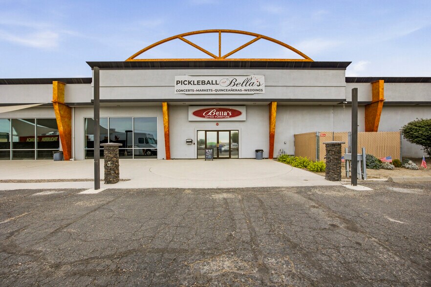 More Photos Of 7425 W Clearwater Ave, Kennewick Freestanding For Sale