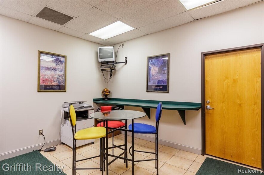 More Photos Of 5840-5936 Sterling Dr, Howell Flex For Lease